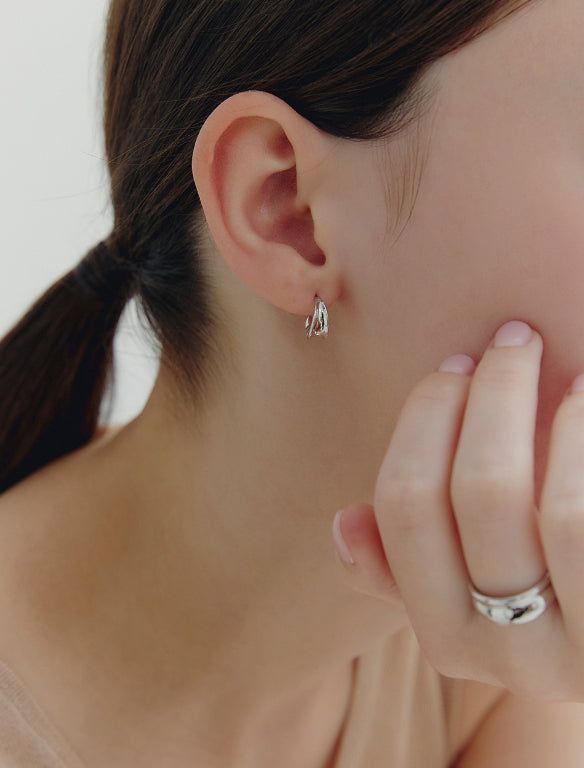 hyeres lor（イエール・ロール）の「26SS★ H Edition (W) Cream Hoop Earrings（Accessories）」