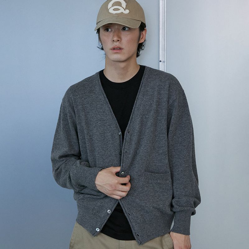 Q's(キューズ)の「Extra Fine Wool V Cardigan (Melange Grey)(Tops)」