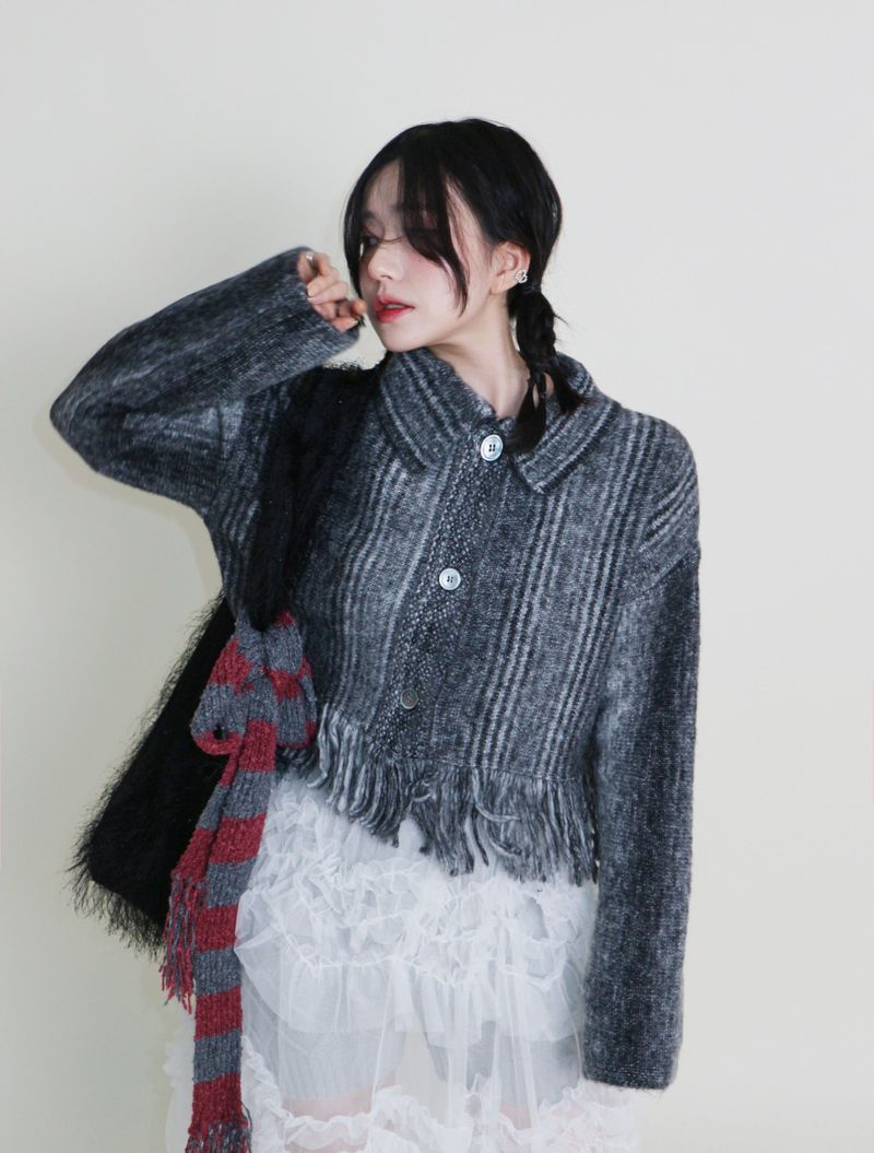 UZYOUNG（ユズヨン）の「Gamants coloring gradation fringe long-sleeve cropped wool knitwear（Tops）」