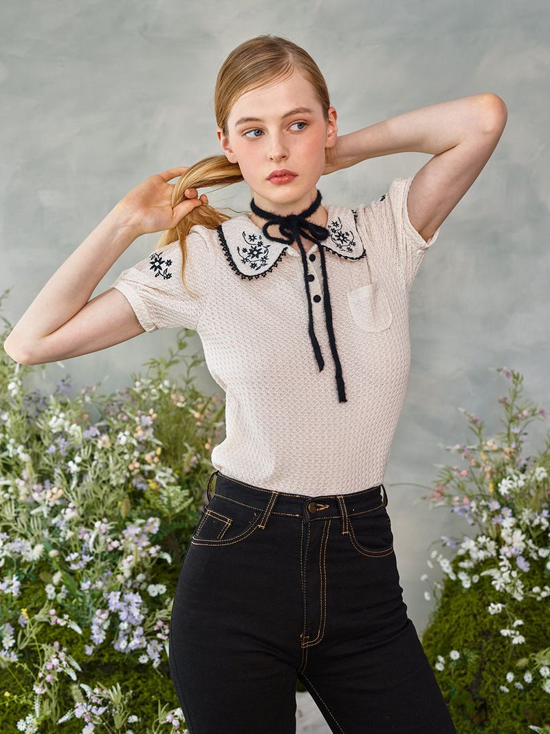 Black Flower Round Collar Knit