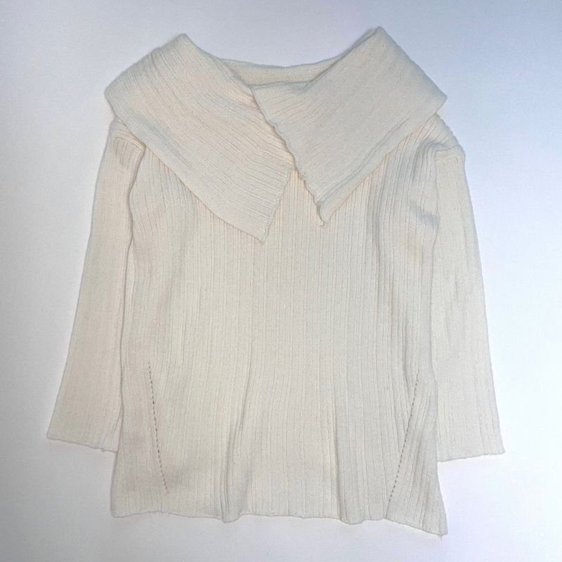 Off-shoulder long knitwear