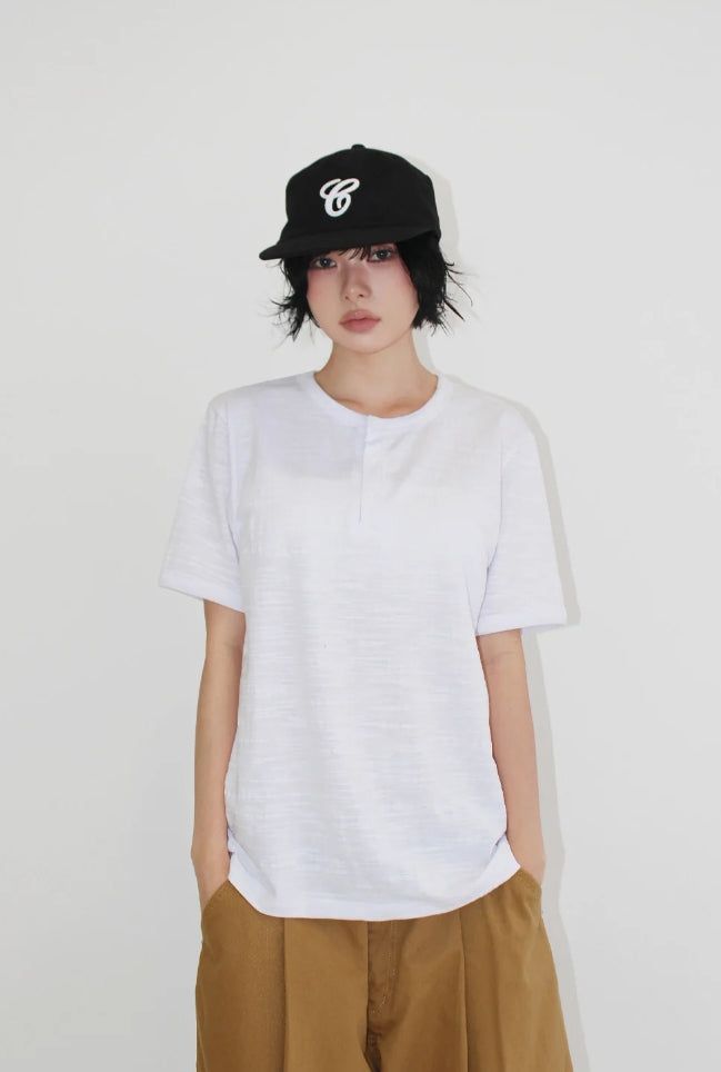 3-BUTTON HENLEY NECK TEE