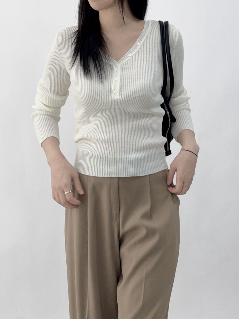Scani V-neck Button Long Sleeve Knit