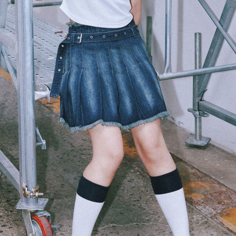 ROMANTIC CROWN（ロマンティッククラウン）の「BUCKLE DENIM PLEATS SKIRT（Skirts）」
