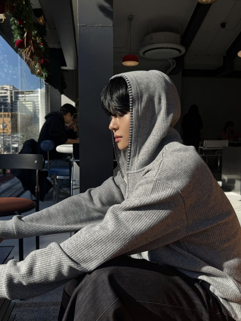 AVAND(アバンド)の「Ruff stitch kit hood zip-up(Tops)」