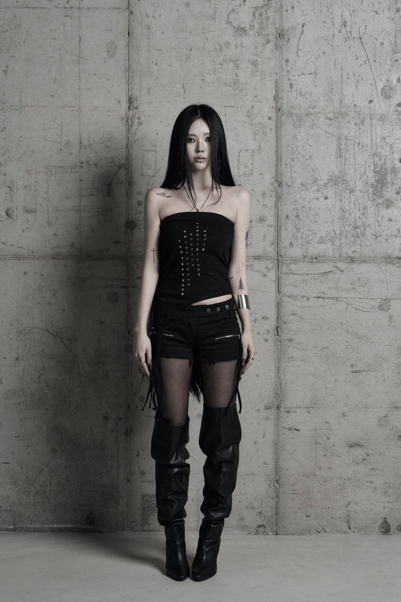 [label] studded asymmetric strap tank top BLACK