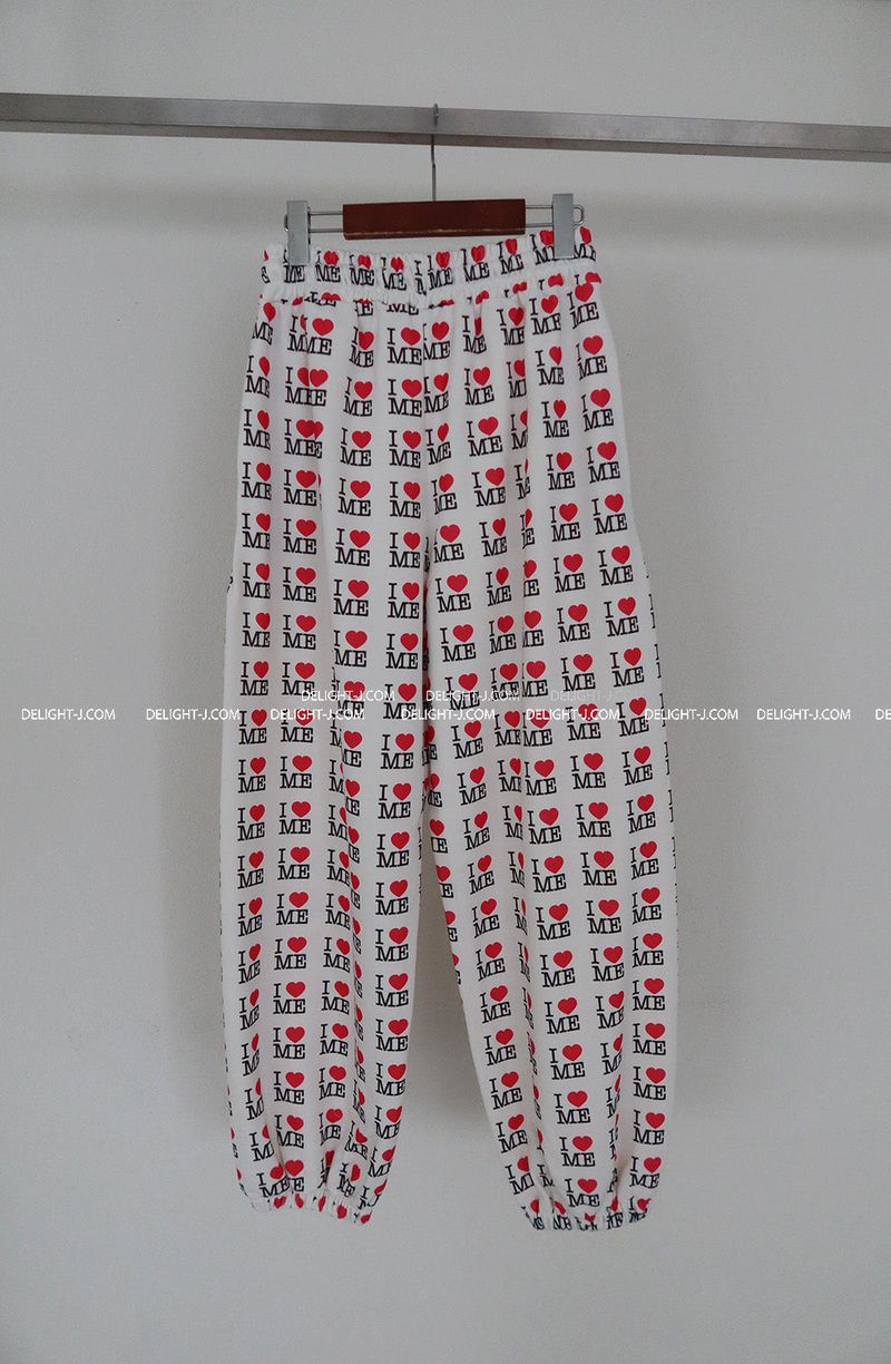 I love lettering jogger pants