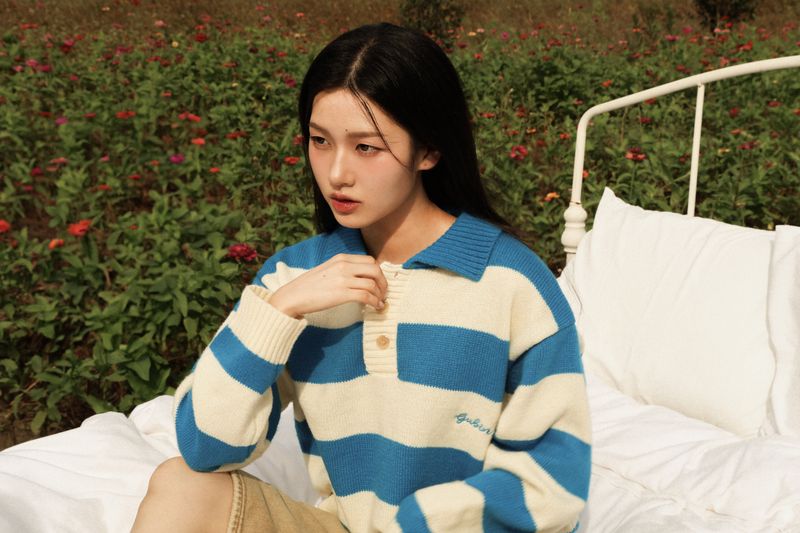 (W) Striped pattern collar knit