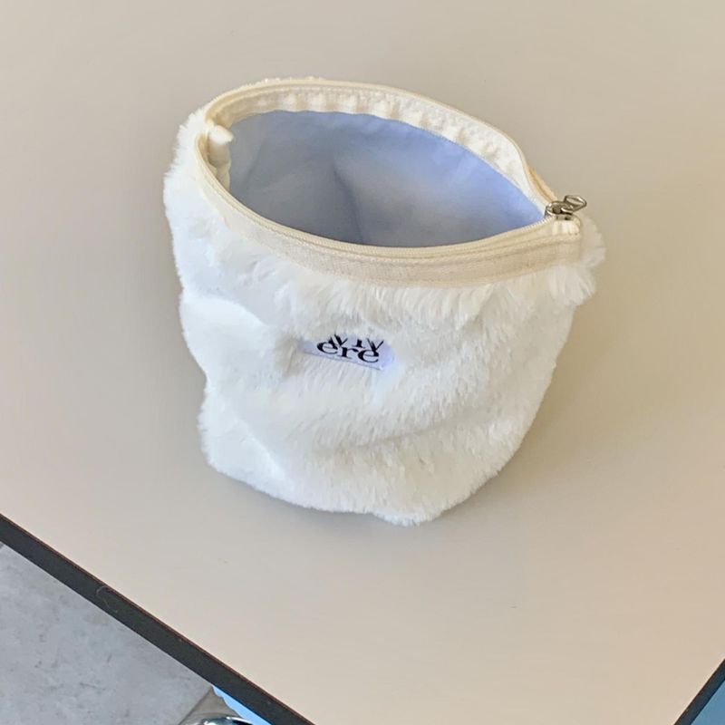 classic pouch_fur ivory
