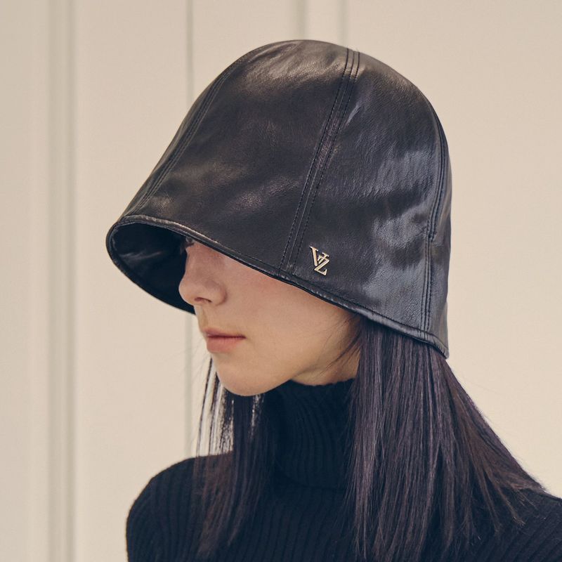 VARZAR(バザール)の「VZ Stud Vegan Leather Tulip Hat / Black(Hats)」