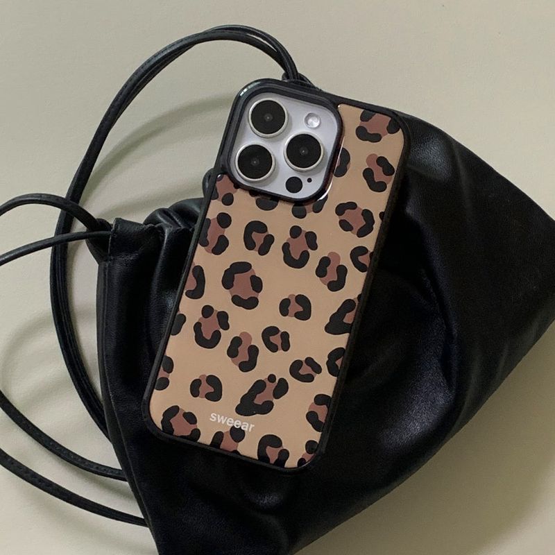 SWEEAR(スウィア)の「CLASSIC LEOPARD EPOXY CASE (Smartphone Accessories)」