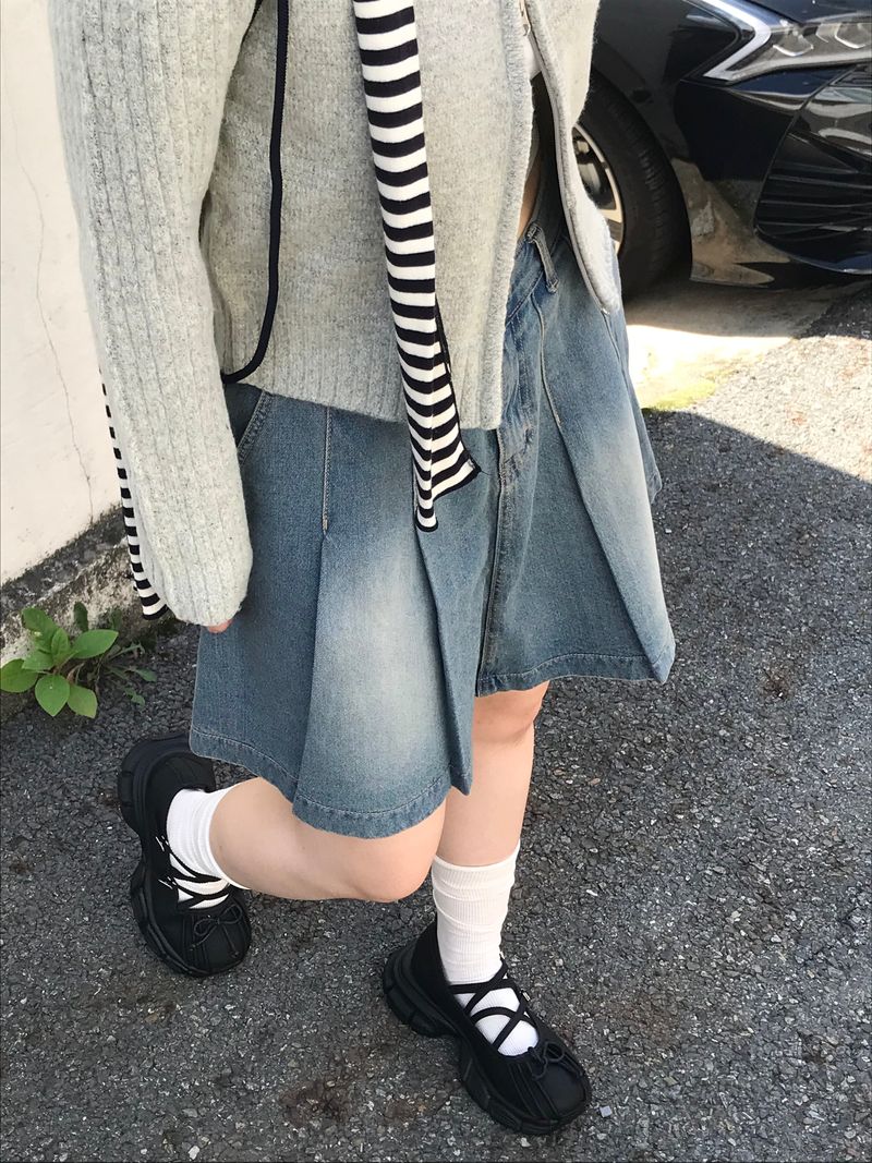 Mickey two tuck mini skirt