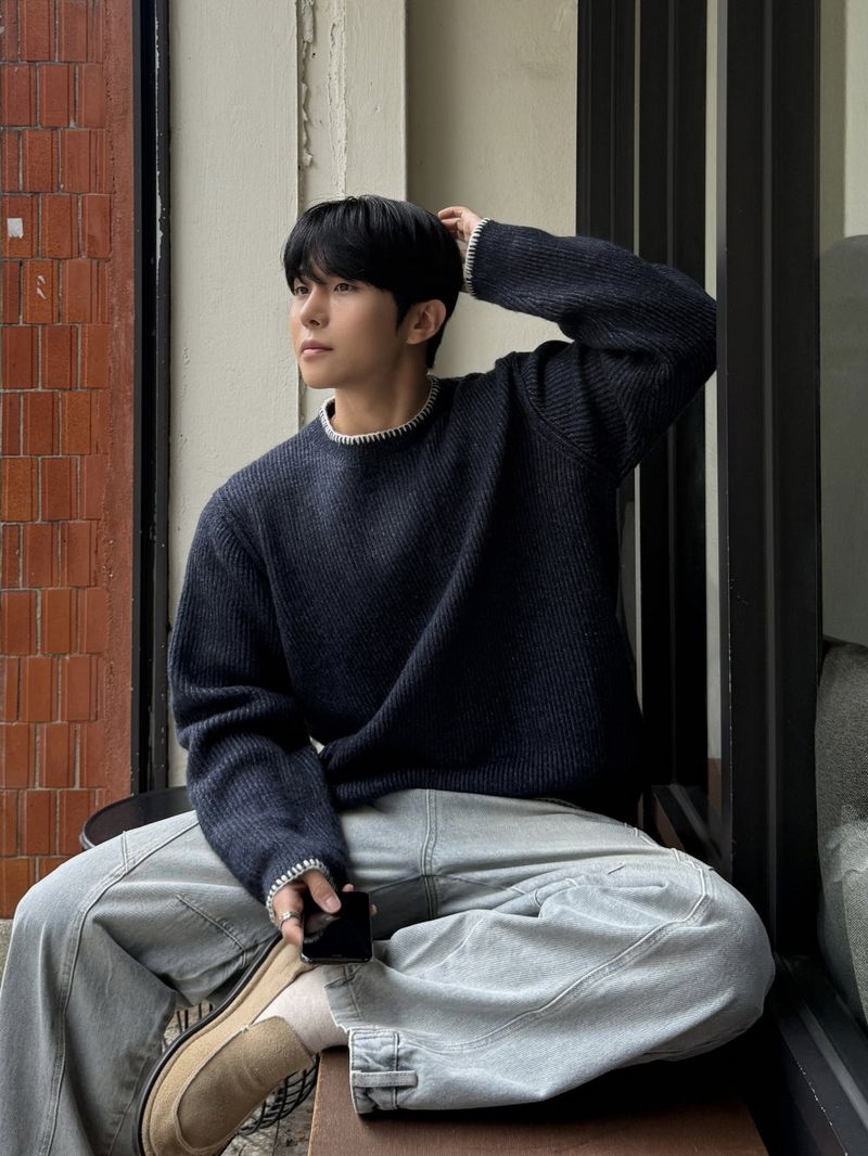Hoshi line round knitwear
