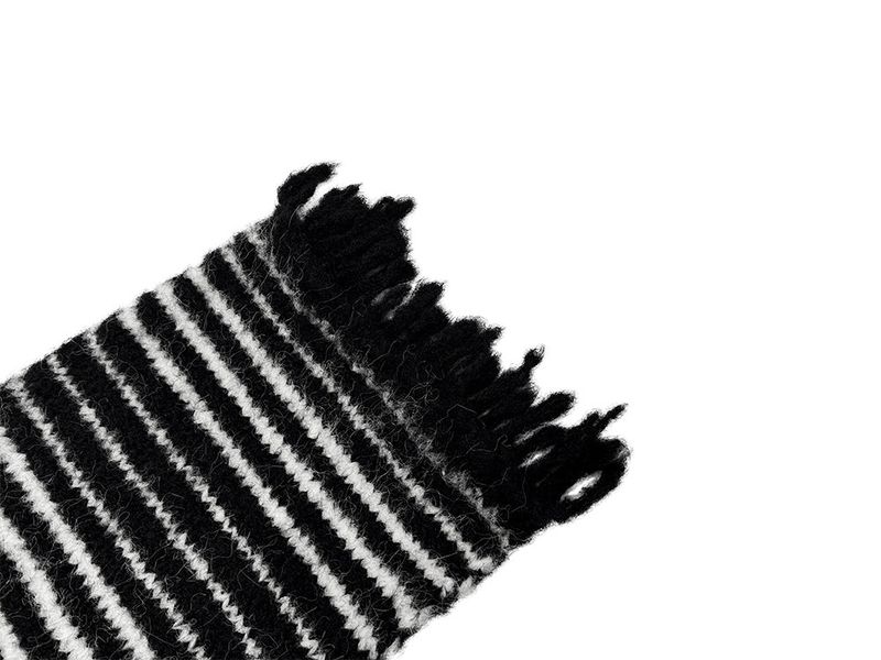 Nail Stripe Wool Muffler