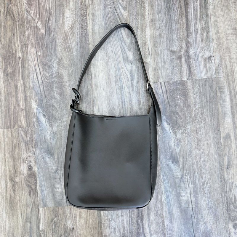 Loop Minimalist Bucket Bag