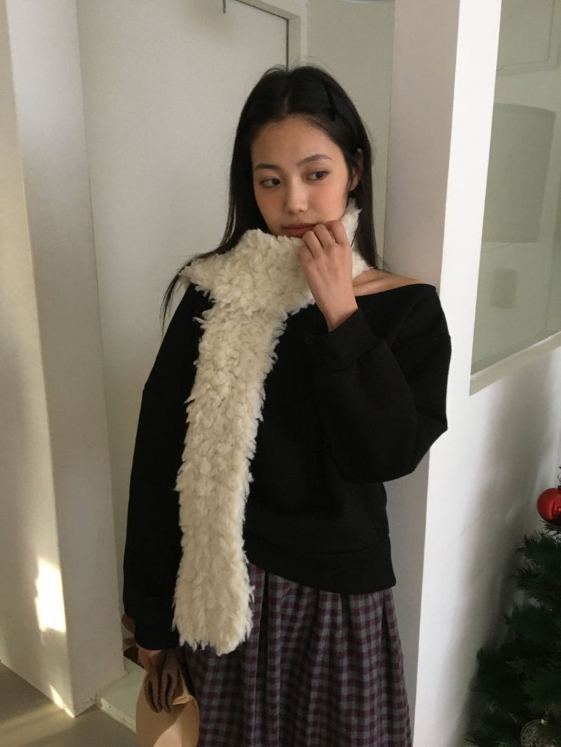 Movi Fluffy Fine Wool Muffler (4 Colors)