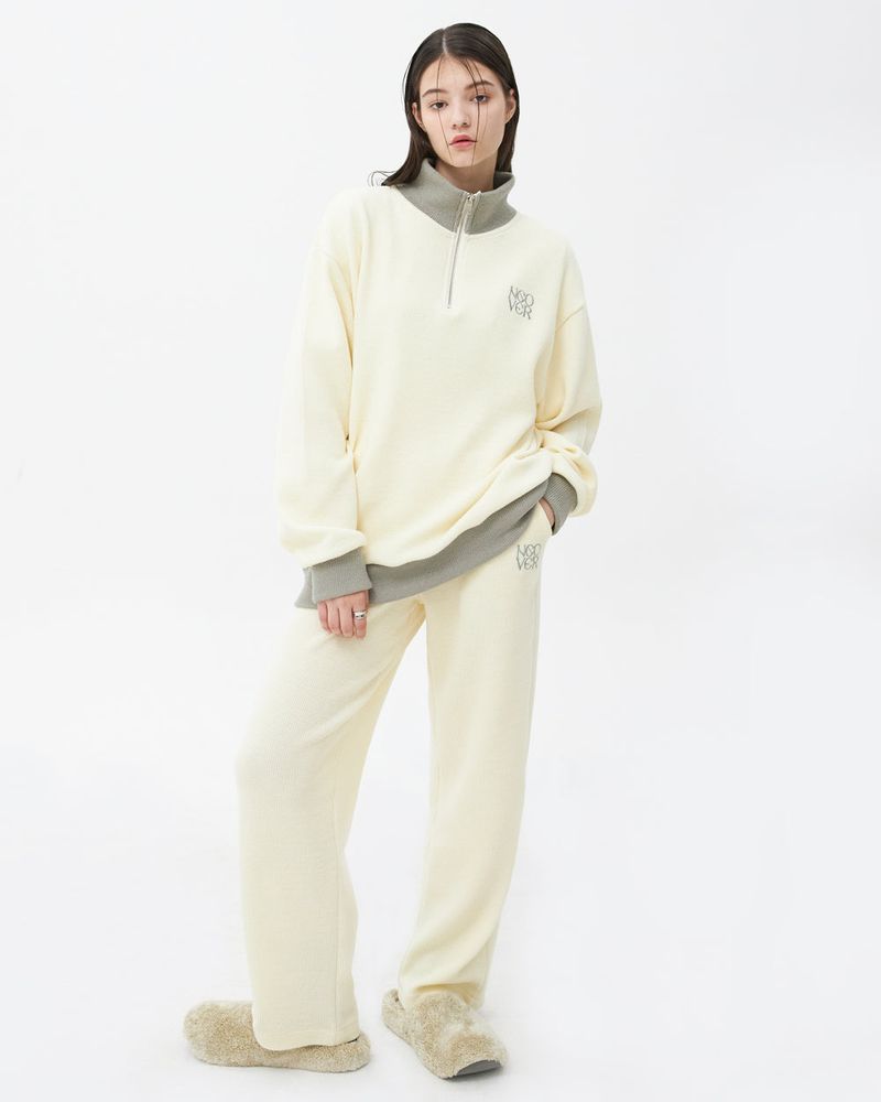 TYPO LOGO KNIT PANTS-IVORY