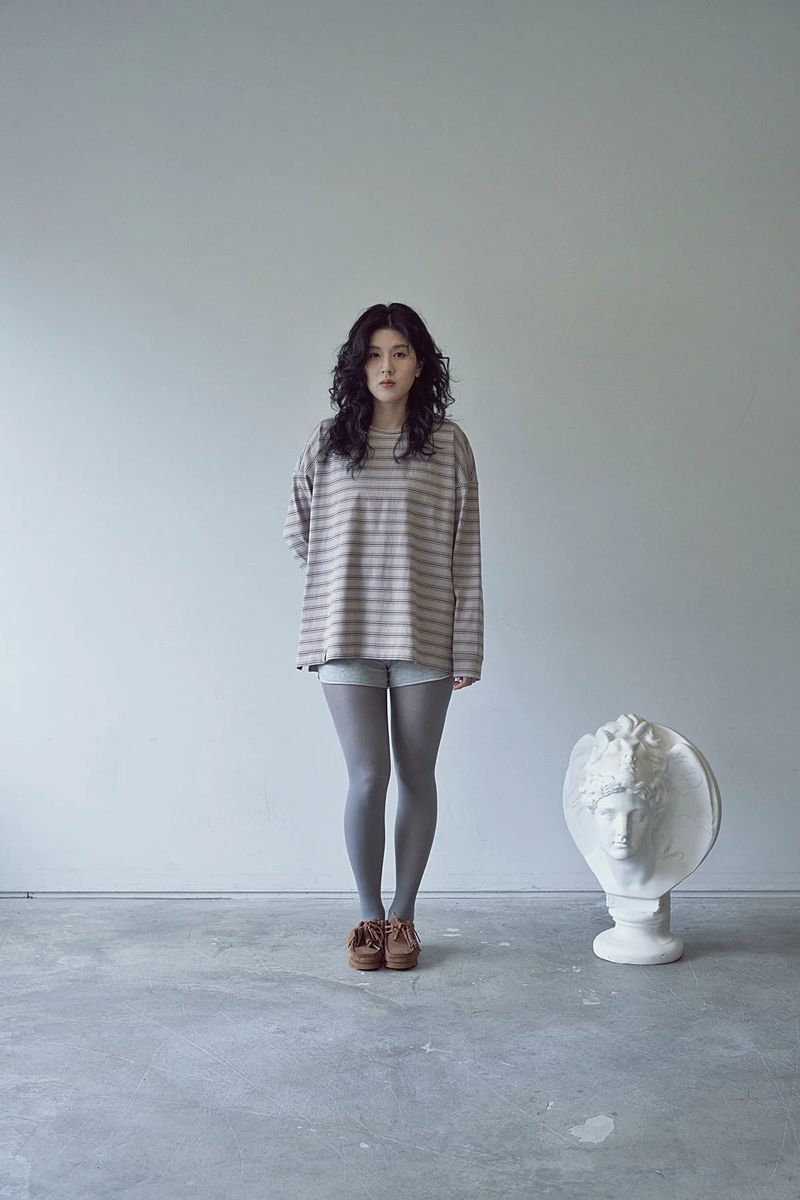 STRIPE BINDING-NECK BOX TEE (Warm Gray)