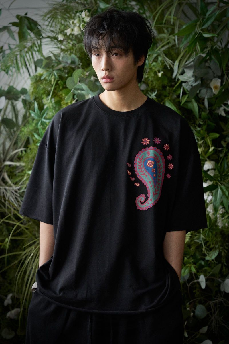 PAISLEY PRT. CUT-OUT 1/2 TEE (Black)