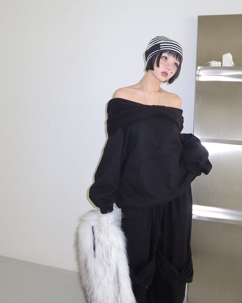 Ribbon off-shoulder oversized fit sweatshirt