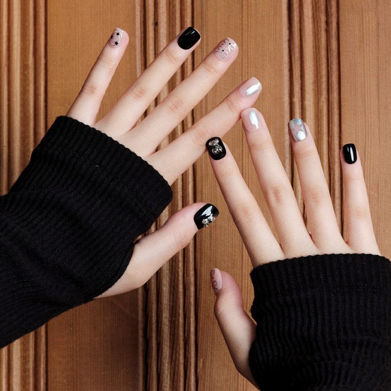 MUZMAK Reusable Nail Tip Grunge Bear​(Short Square)