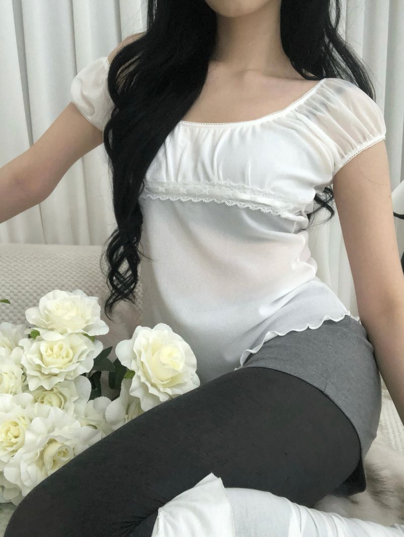 onthenextpage（オンザネクストページ）の「Sheer Lace Ribbon Top（Tops）」