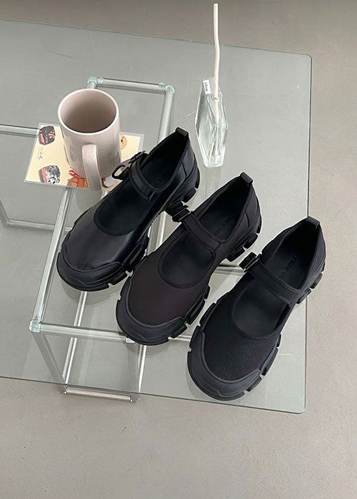 VIVIC（ビビク）の「ストラップ メリージェーン スニーカー (3COLORS!)（シューズ）」