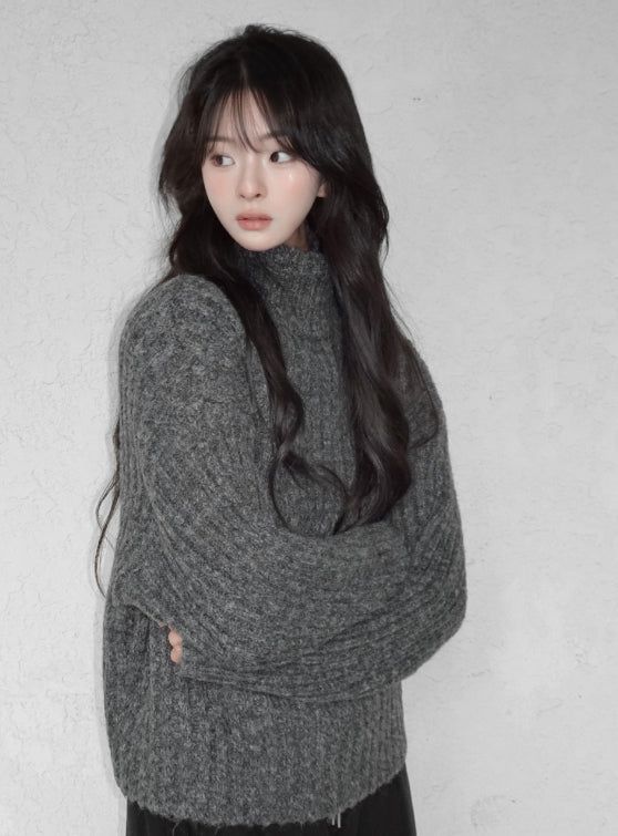 Cozy high-neck over knit