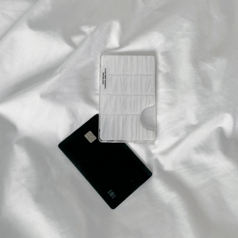 22haus（トゥートゥーハウス）の「shirring card holder - white（Smartphone Accessories）」