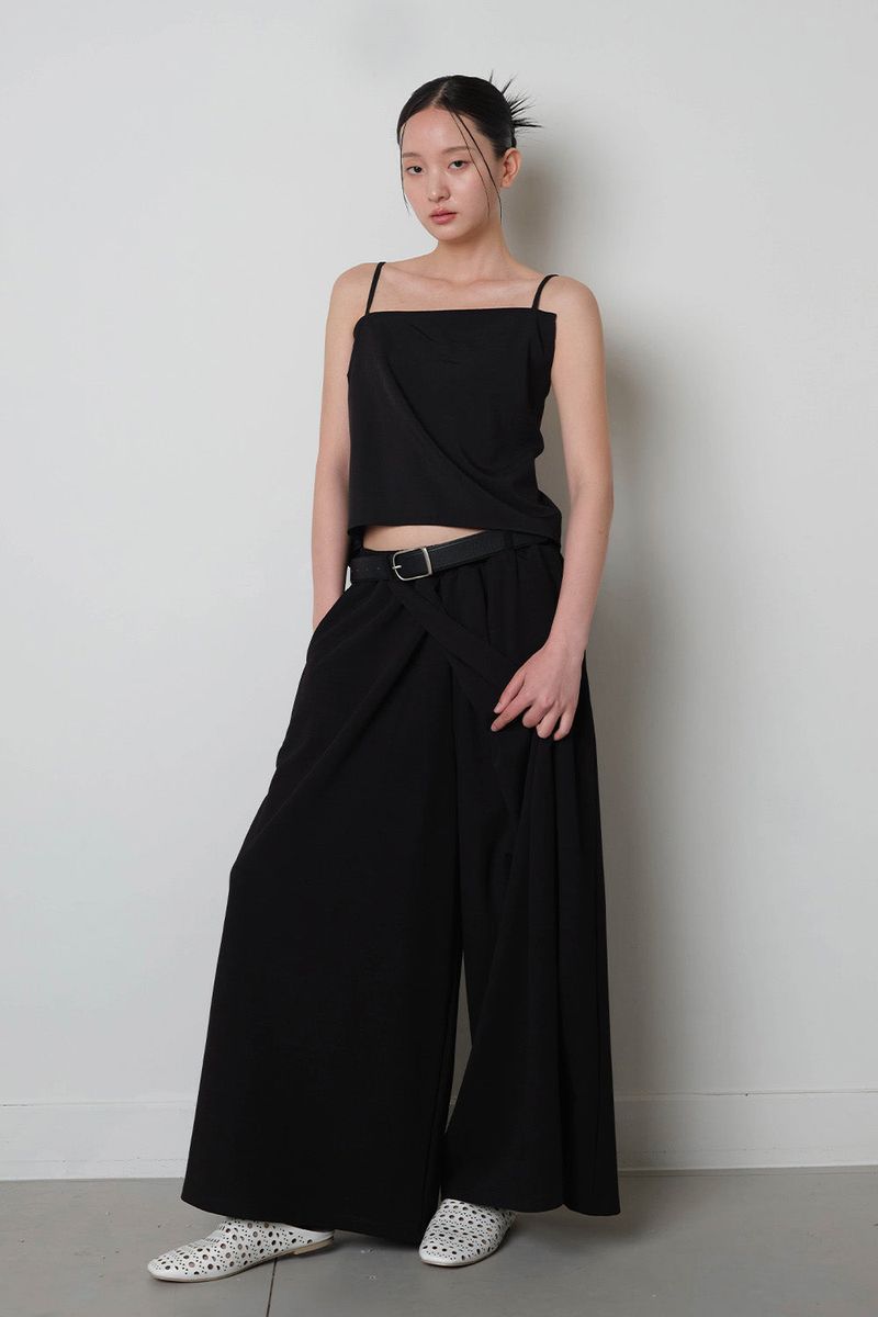 Oblique Neck Sleeveless_Black
