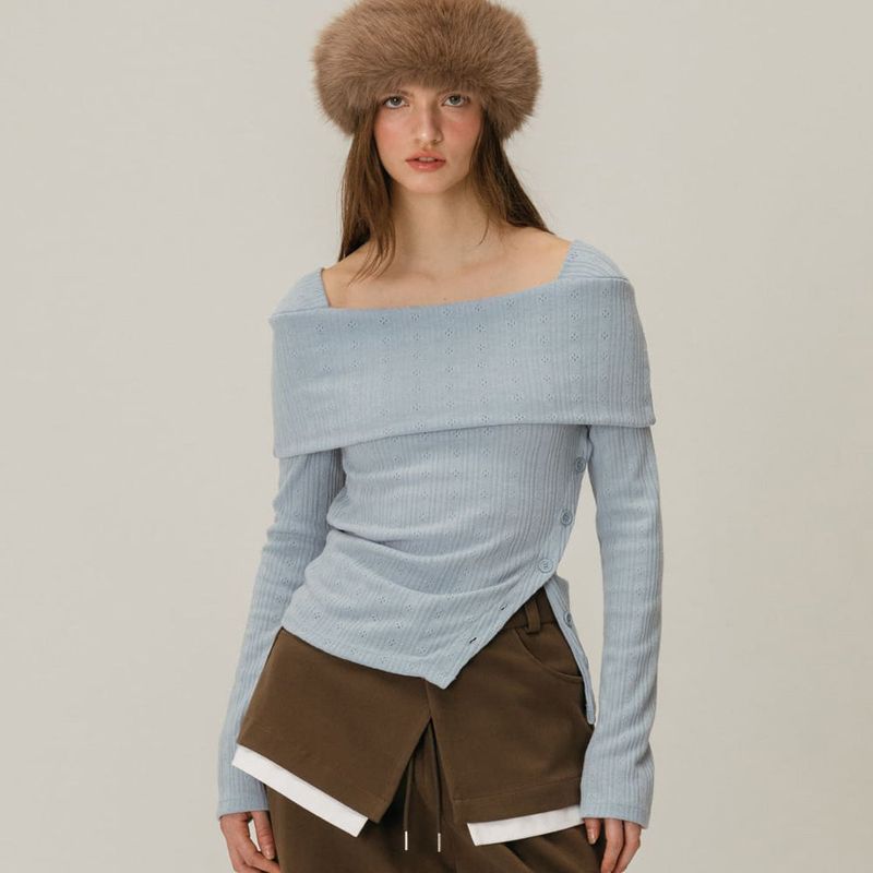 MOIFAIRE（モイフェア）の「BUTTON OFF SHOULDER T-SHIRT / SKYBLUE（Tops）」
