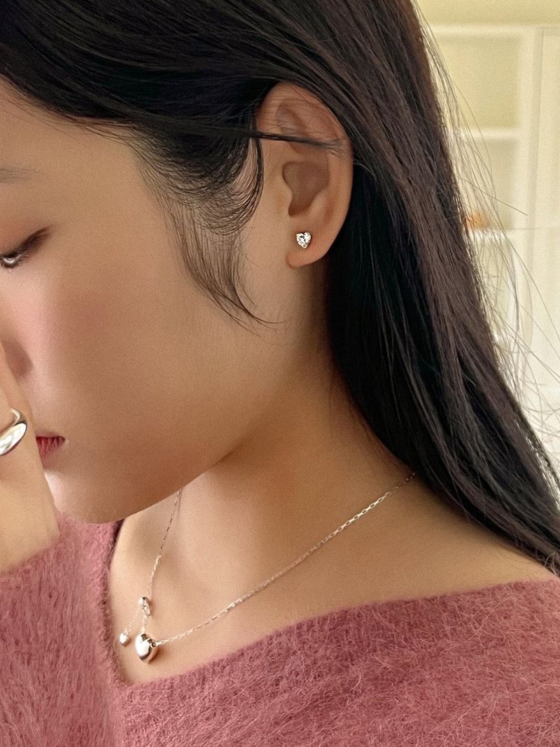 mattoi（マットゥア）の「ビジューキュービックピアス (シルバー)（アクセサリー）」