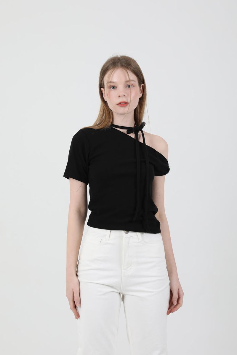 Off Shoulder Twist Half-Sleeve T-shirt Black