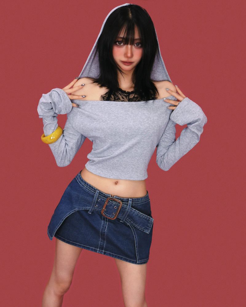 eve off-shoulder hood crop T