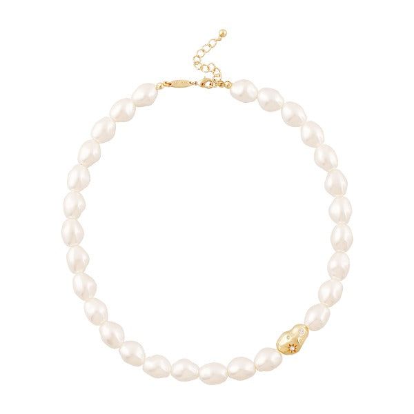 Shy bloom necklace