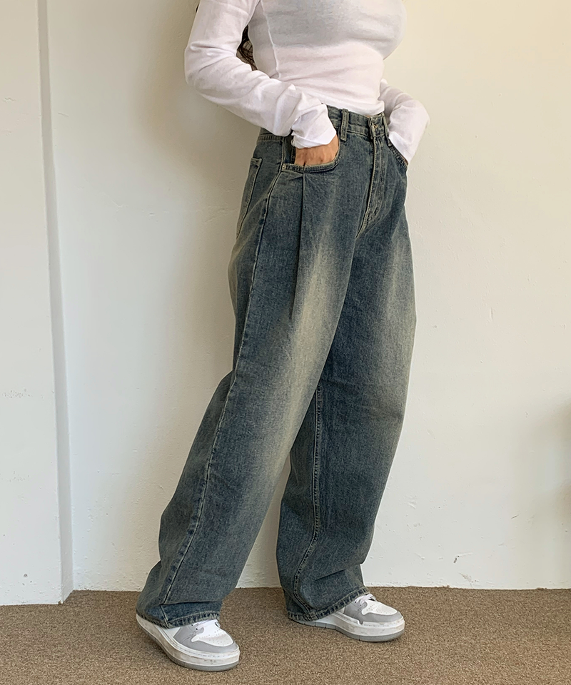 one-pintuck hip pants
