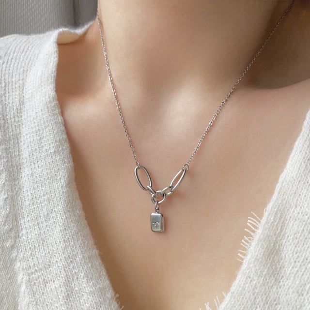 bne Shinestar Square Unique Chain Necklace