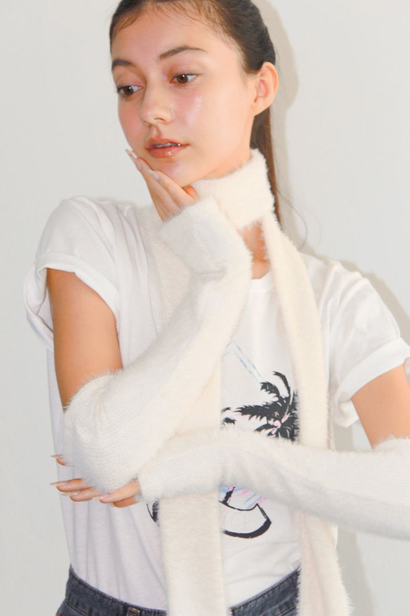 Yuheelee（ユヒリ）の「FUR KNIT ARM WARMERS / IVORY（Fashion Accessories）」