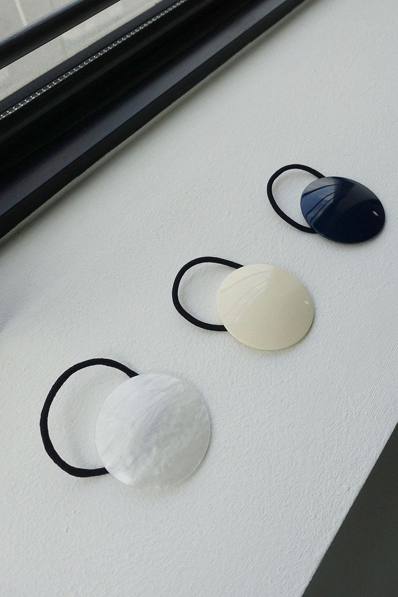moon acrylic hair strap - white