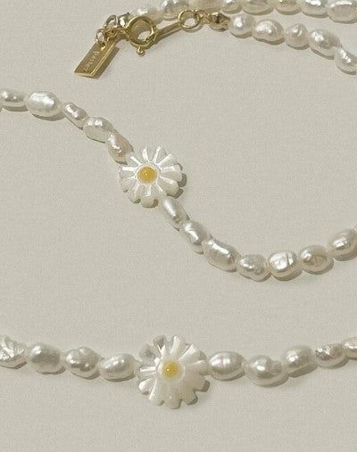 Daisy Pearl necklace