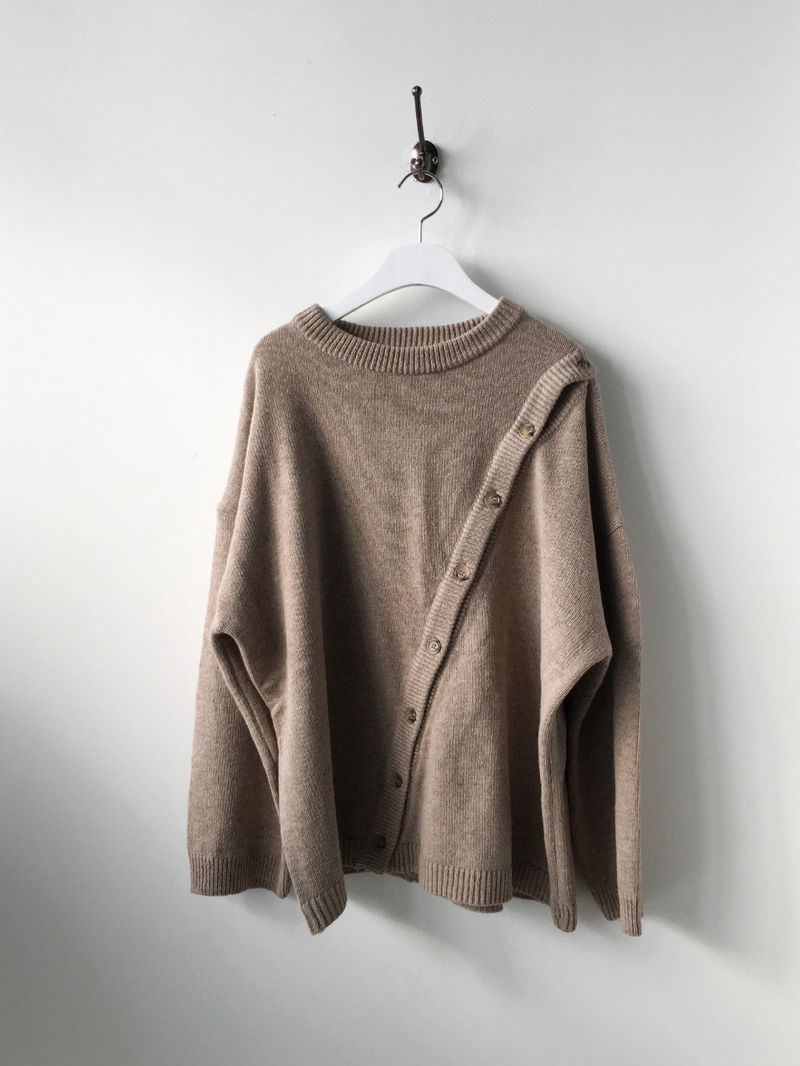 Cross button loose wool knit