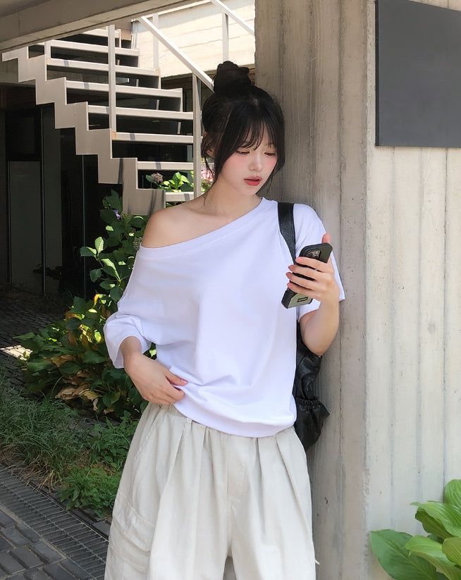 Witty Off-shoulder Short-sleeve Sweatshirt