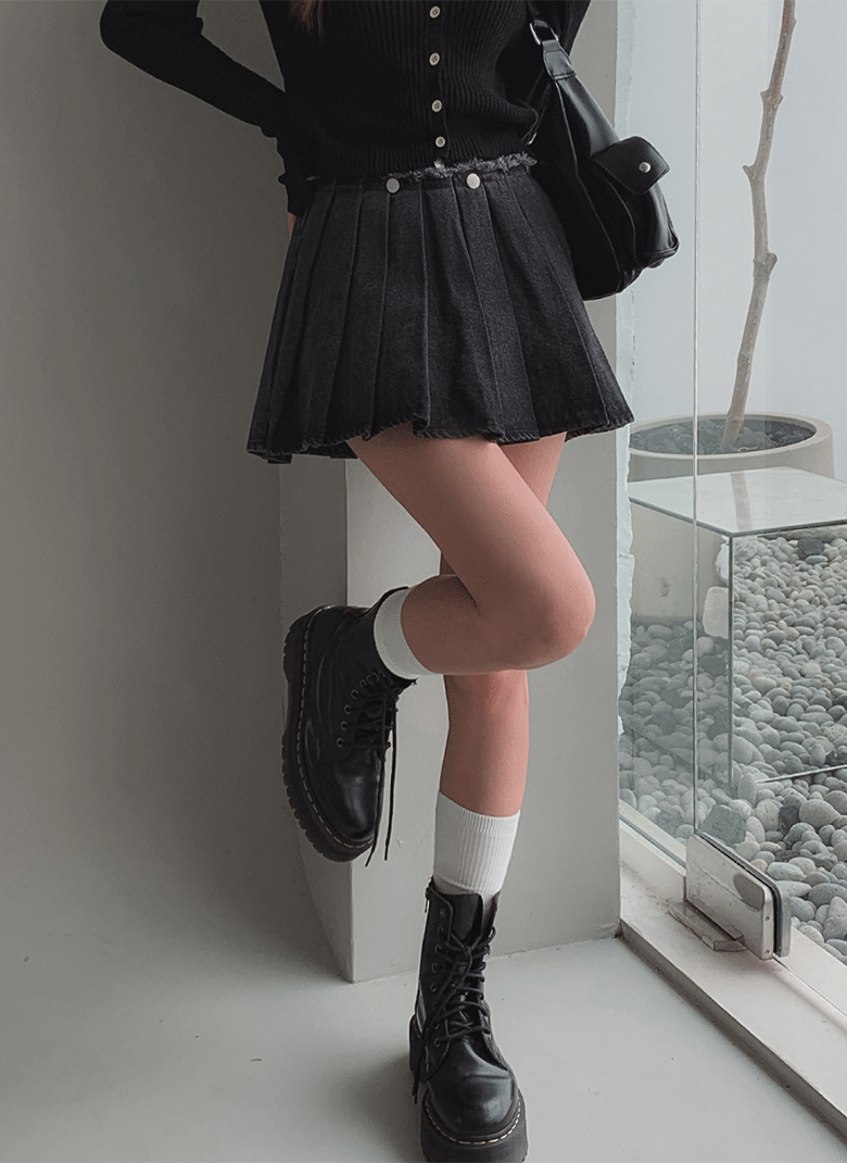 ULAN（ユレン）の「デニムプリーツスカートパンツ(取り付け可能)（スカート）」