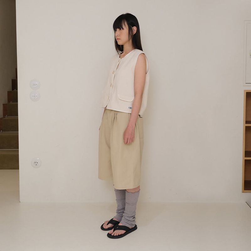 クリームツイードボタンベスト