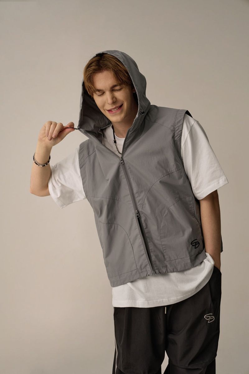 HOODED PATTERN POINT VEST (GRAY)