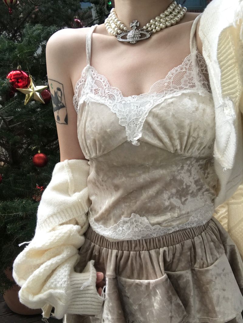 heenytsuki(ヒニツキ)の「Romantic Love Lace Cropped Velvet Sleeveless(Tops)」