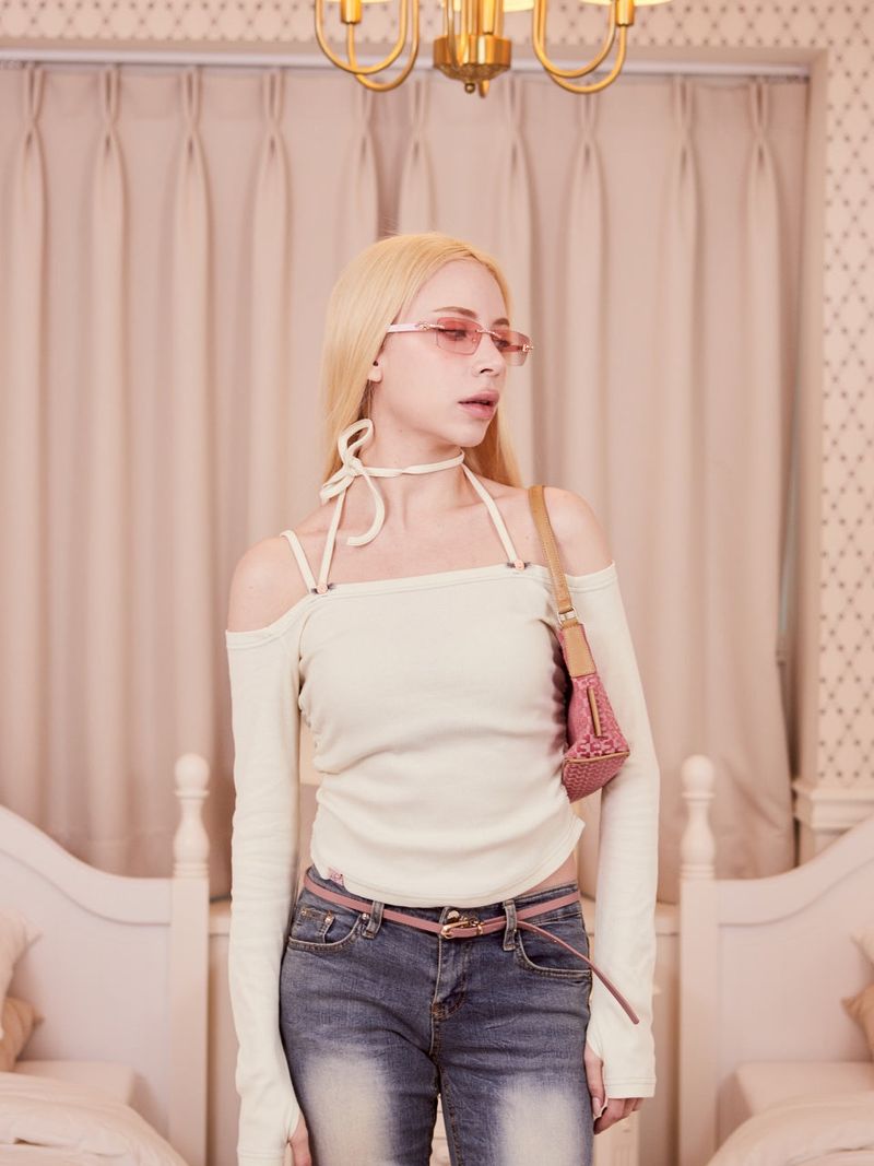 Romantic off-shoulder T-shirts_BUTTER