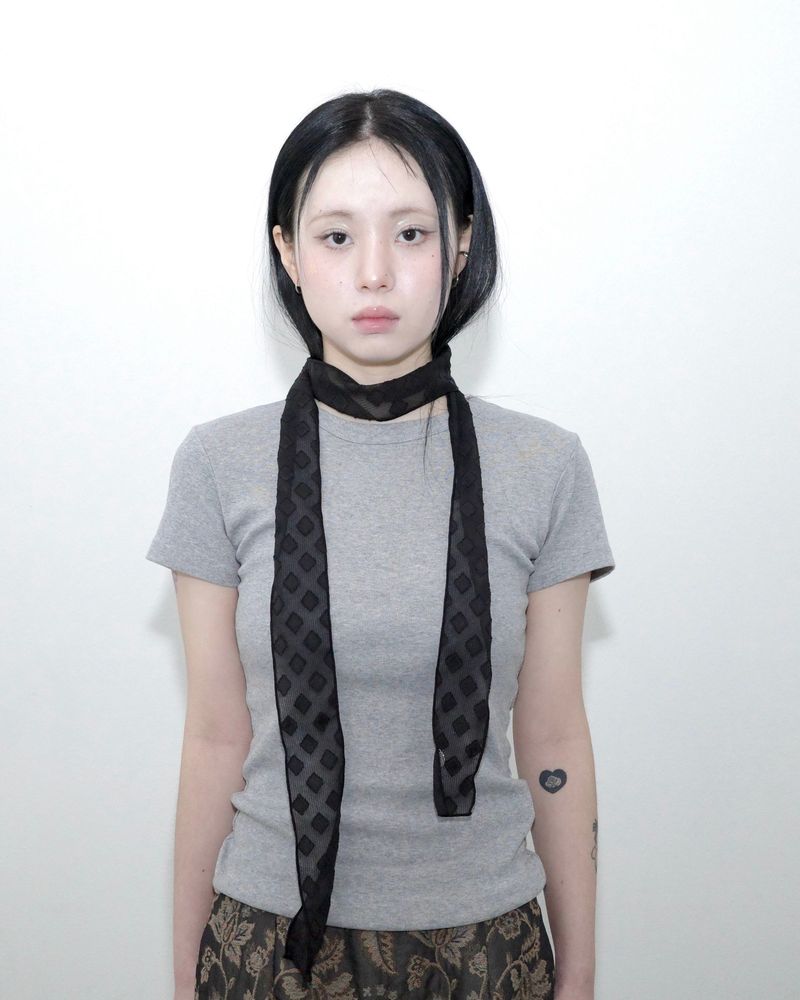 Diamond sheer lace scarf_ black
