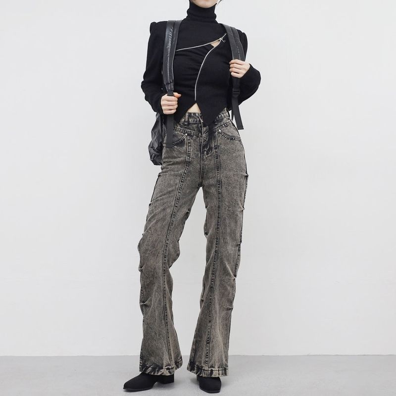 Seri's zip-turtleneck knitwear