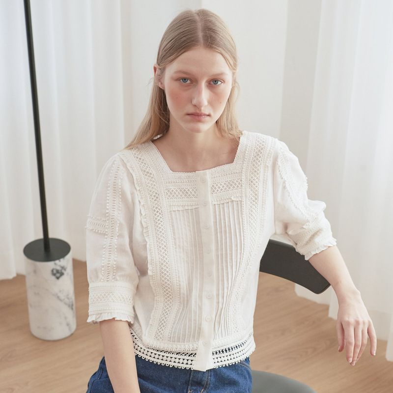 [LINE] Lace Mixed Square Blouse